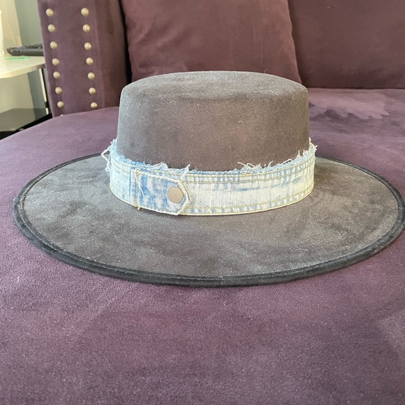 Custom black flat brim hat - Picture 3 of 4